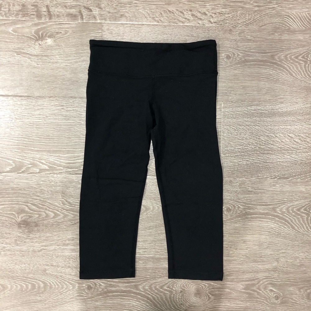 Lululemon Crops (has hole)